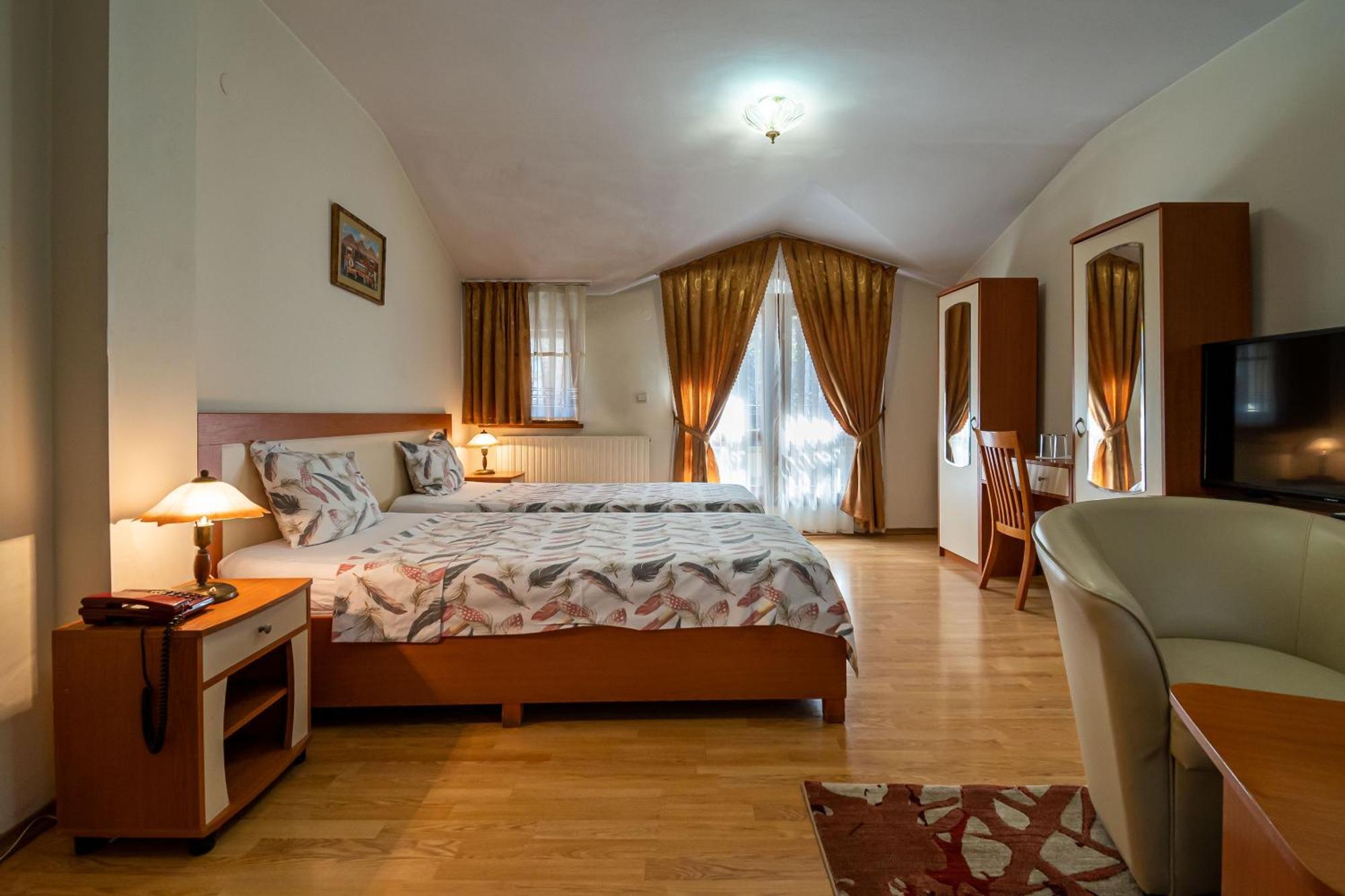 Primavera 1 Hotel Pazardžik Esterno foto