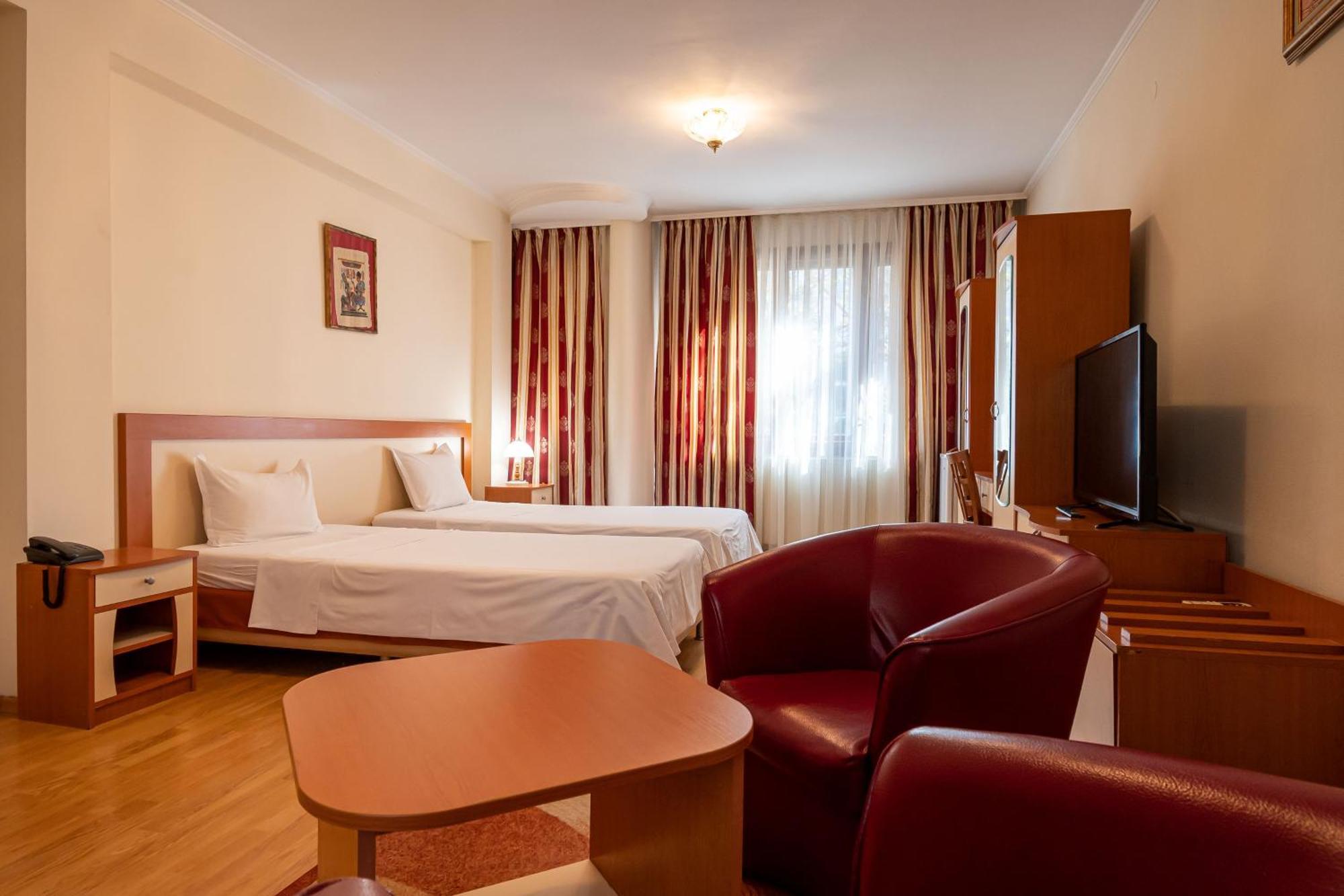 Primavera 1 Hotel Pazardžik Esterno foto