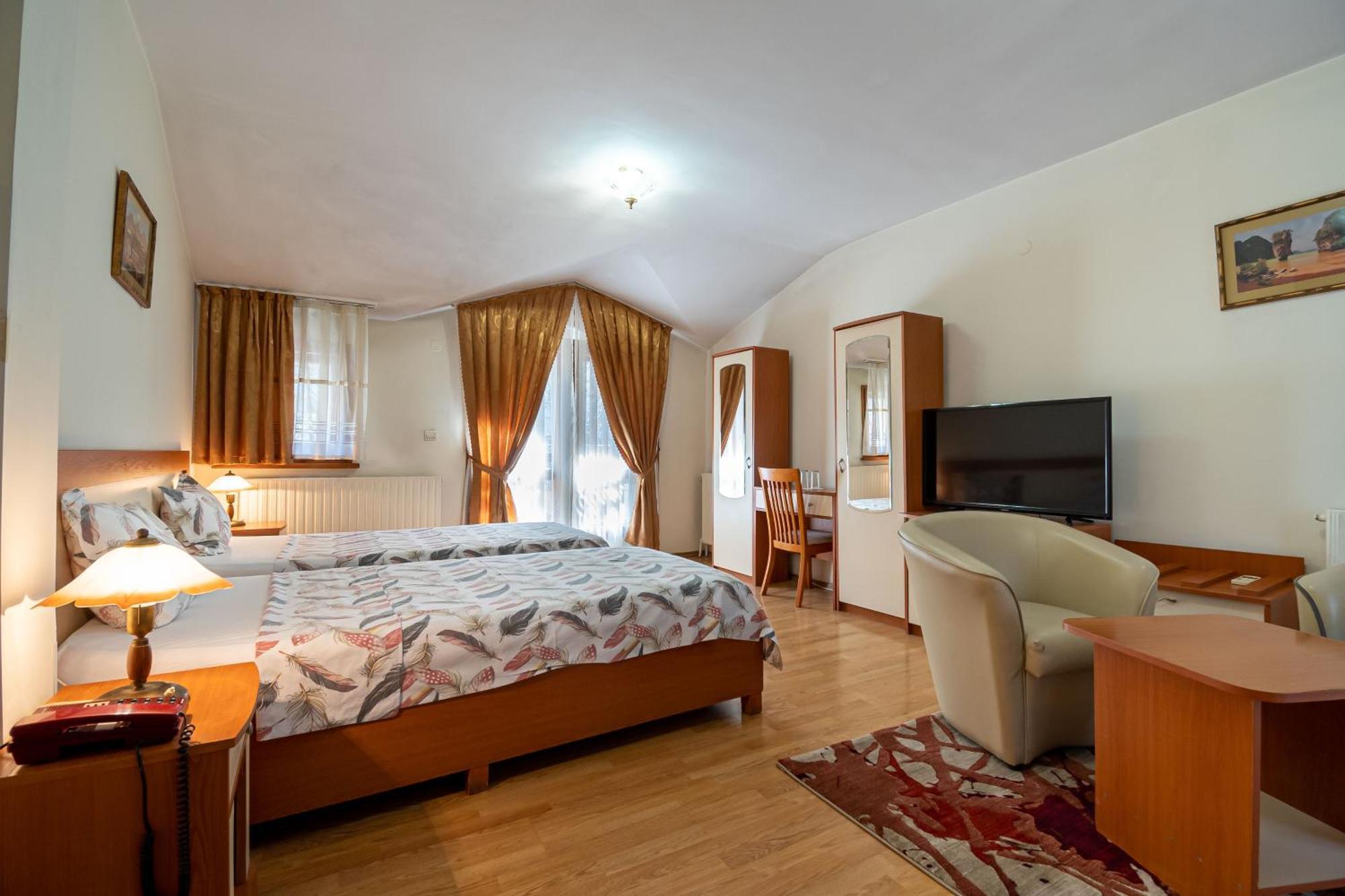 Primavera 1 Hotel Pazardžik Esterno foto
